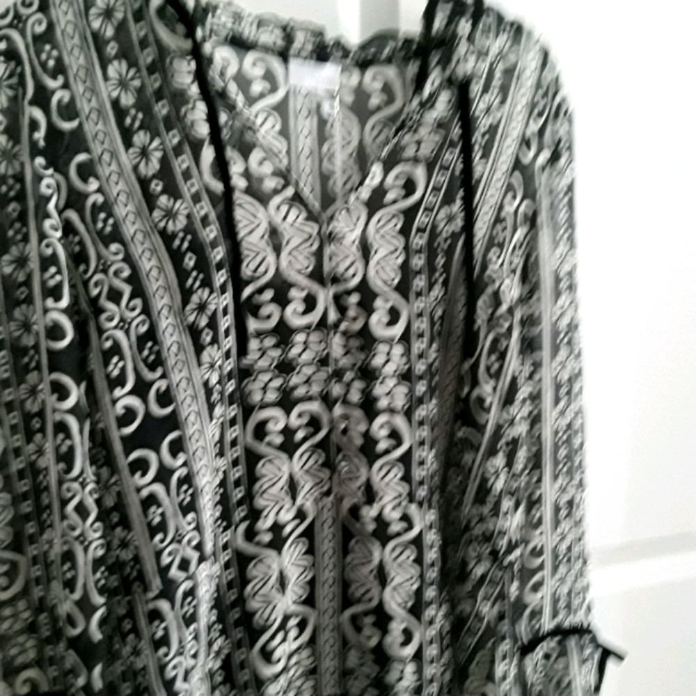 ecru ~ NWT $268 100% Luxury Silk Top With Black Camisole~XS~ $200 OFF!!